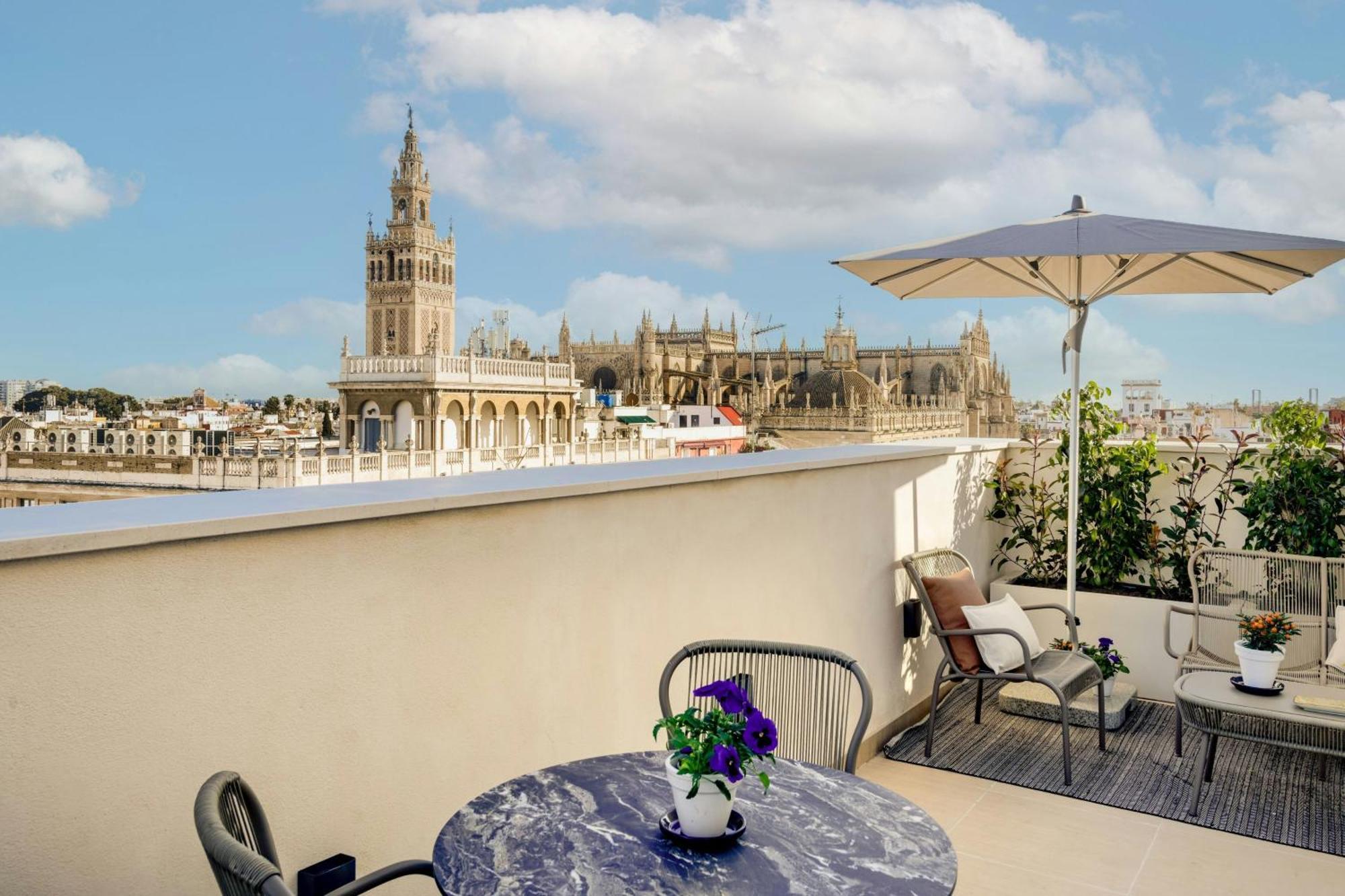 Querencia De Sevilla, Autograph Collection